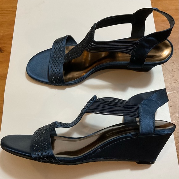 Blondes Nites beadwork embroidered Gown by Stacy Sklar: size 13 gown.and shoes. - Picture 11 of 12